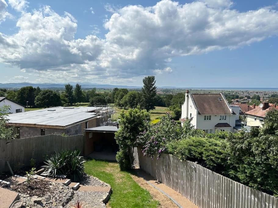 Offa'S Lodge Family Home Quiet Area With Sea Views Prestatyn Buitenkant foto