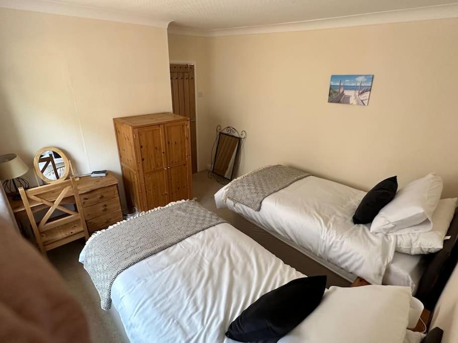 Offa'S Lodge Family Home Quiet Area With Sea Views Prestatyn Buitenkant foto
