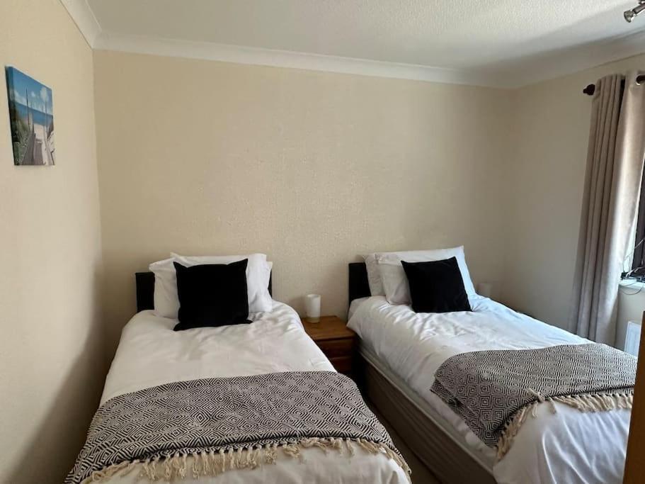 Offa'S Lodge Family Home Quiet Area With Sea Views Prestatyn Buitenkant foto