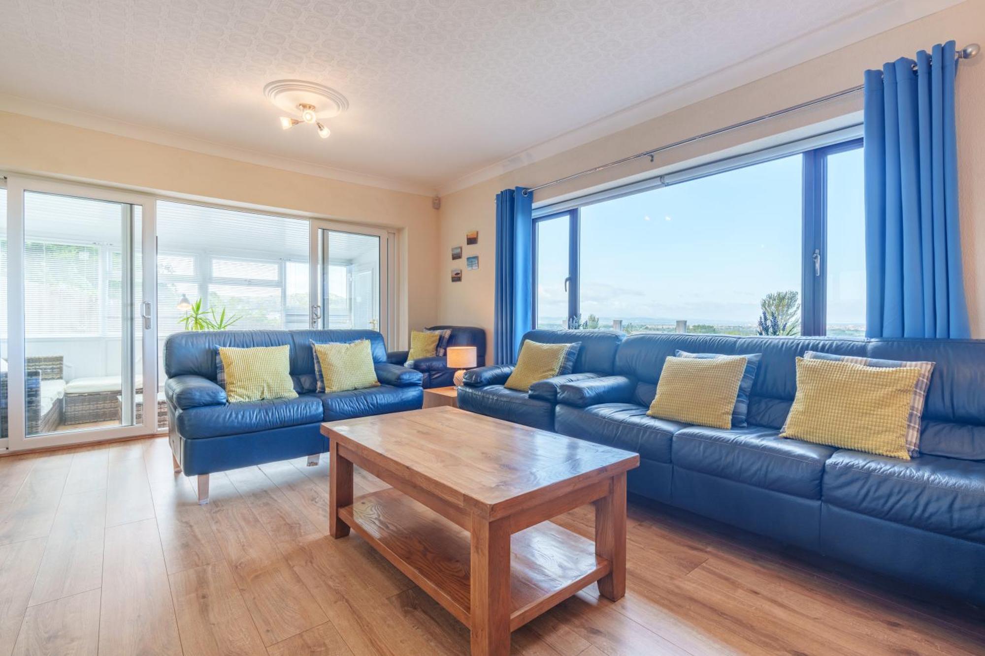Offa'S Lodge Family Home Quiet Area With Sea Views Prestatyn Buitenkant foto